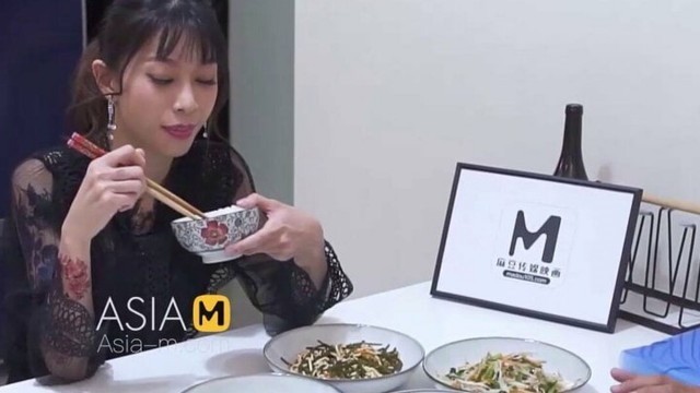 ModelMedia Asia - Colleague's Wife Is Too Horny - Yue Ke Lan - MD-0196 - Best Original Asia Porn Video