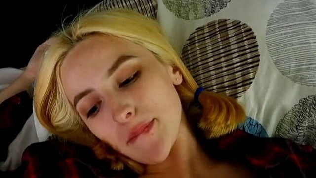 STEPSISTER WOKE UP WITH A BLOWJOB AND GOT A LOAD OF CUM ON HER FACE - Anny Walker